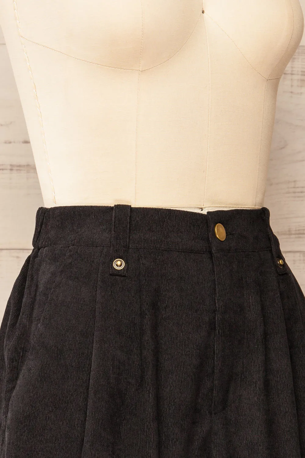 Amsterdam | Black Corduroy Shorts