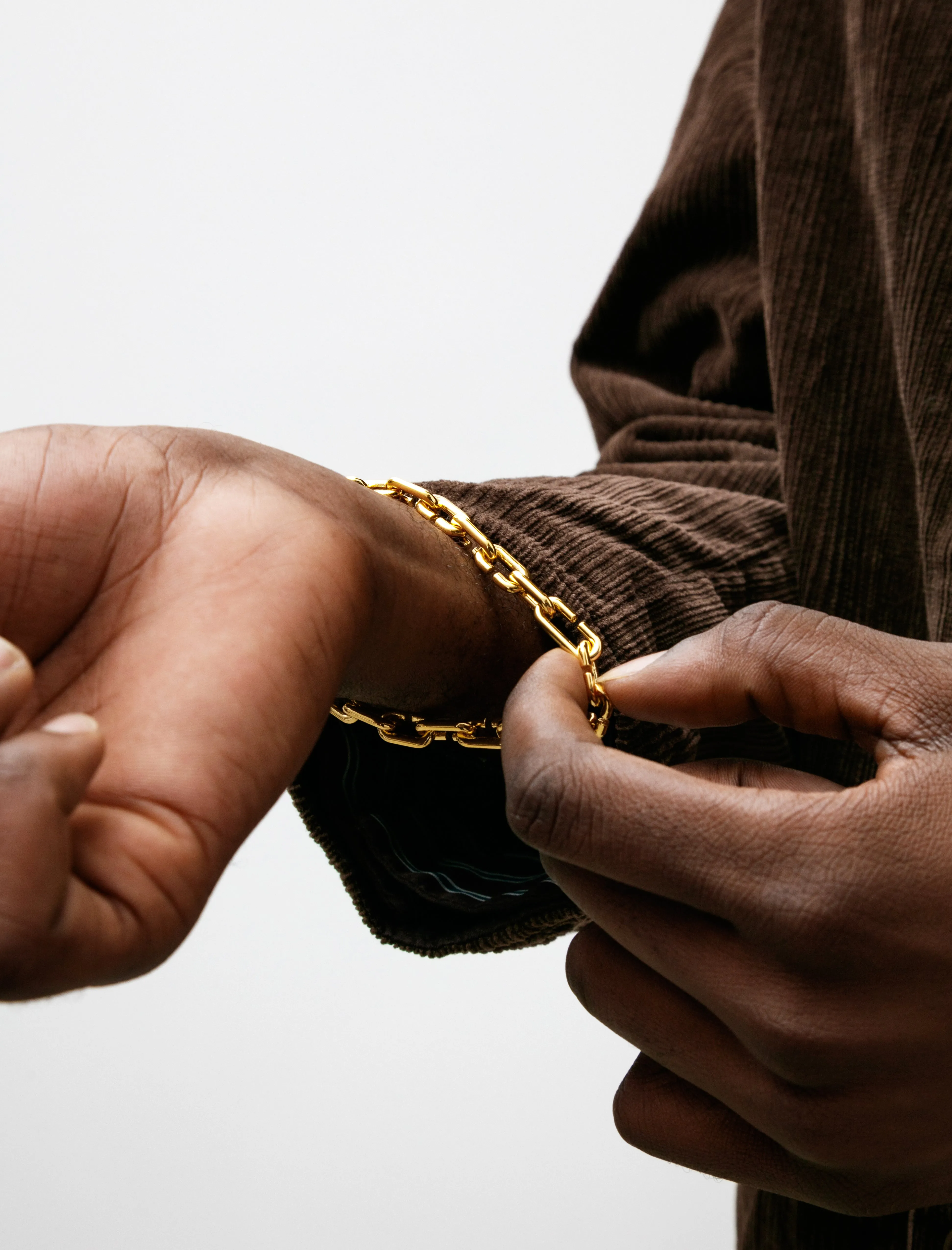 C Bracelet Thin Polished Gold