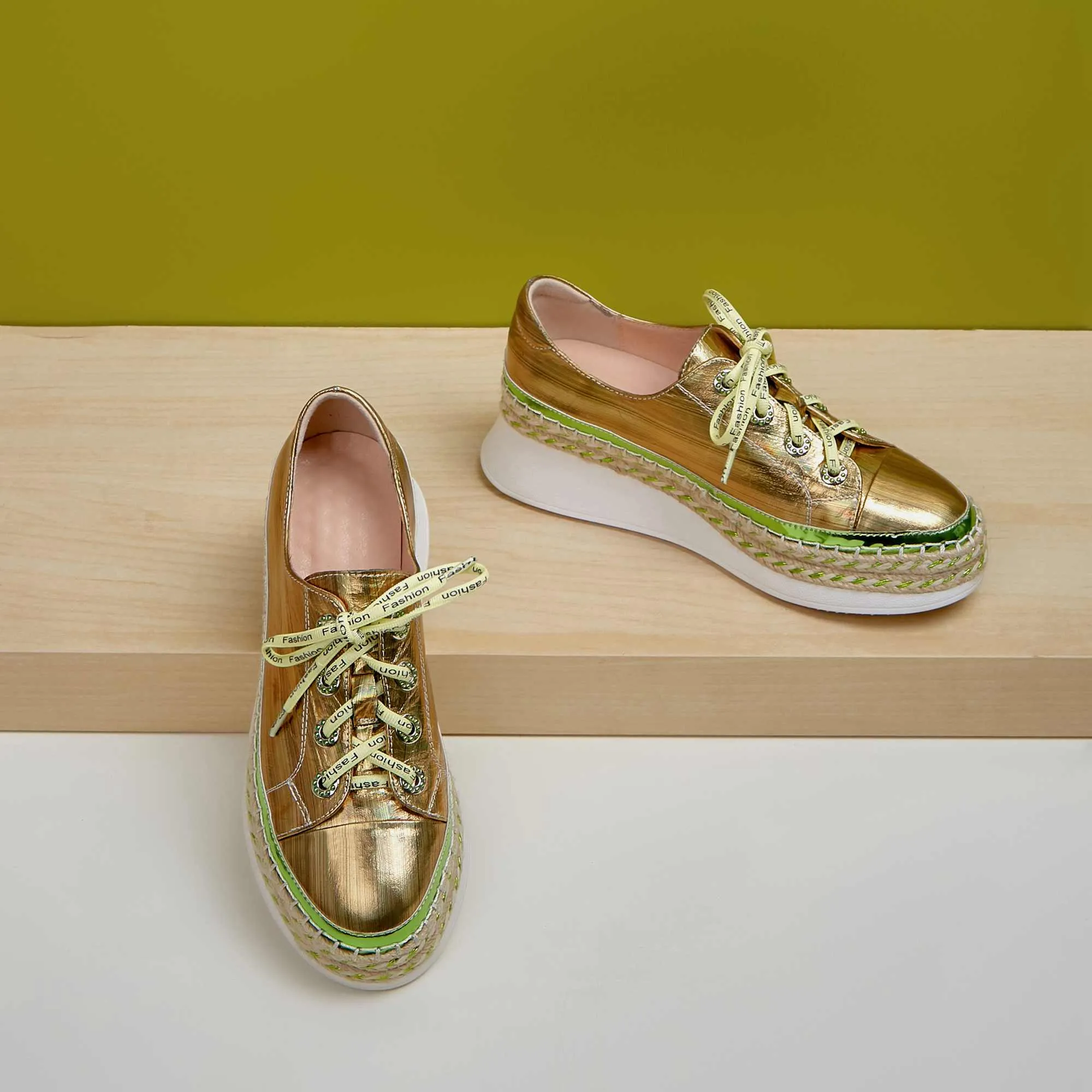 fashion shiny genuine leather mixed colors sneaker round toe thick bottom lace up maide new vulcanized shoes